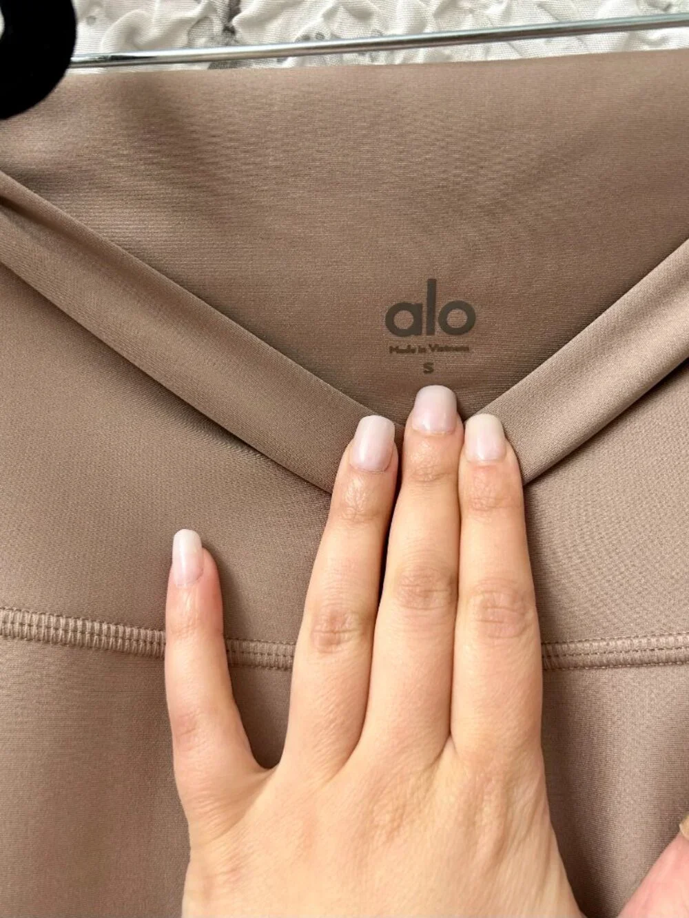 ALO Matching Set - Airlift Mesh Just Right Bra + 7/8 High-Waist Leggings Taupe S
